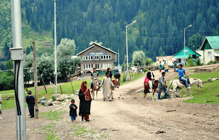 aru-village-valley-img